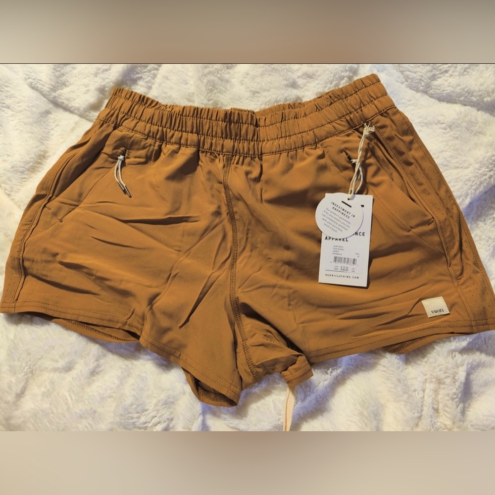 Vuori Dash Shorts - Sz Medium Dark Golden